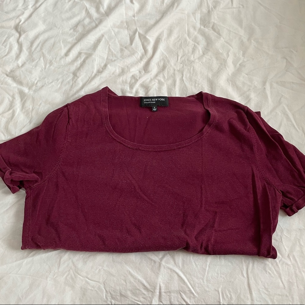 Dark red tshirt